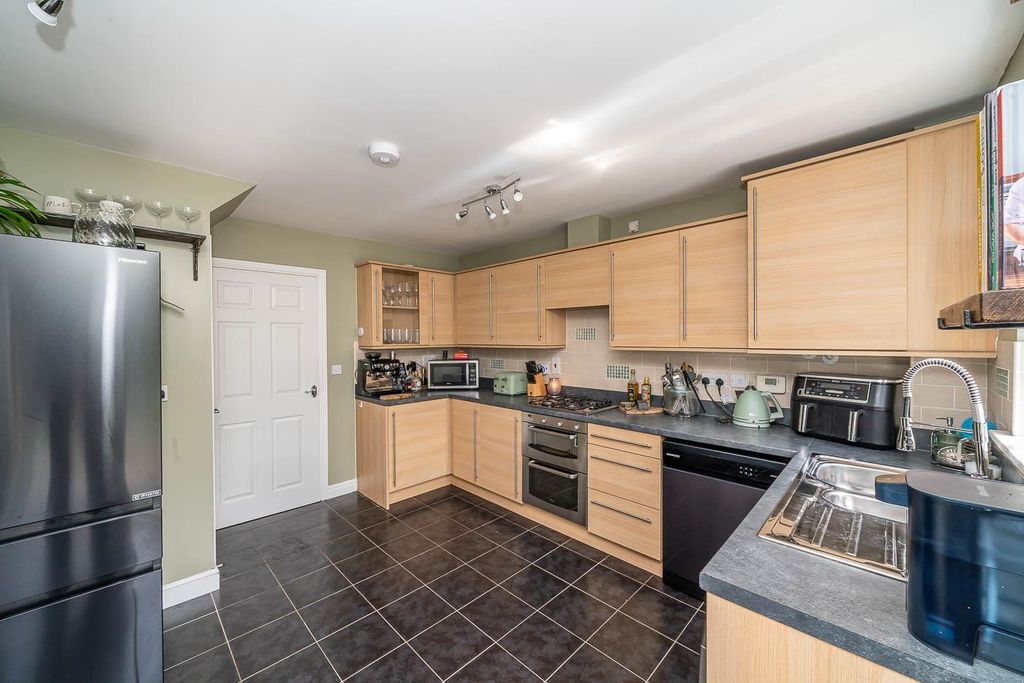 Property photo 2 of 22 Kitchen Diner