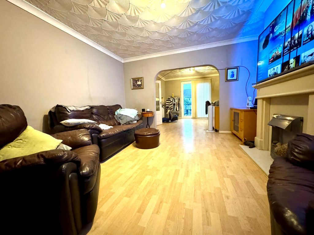 Property photo 2 of 16 Lounge