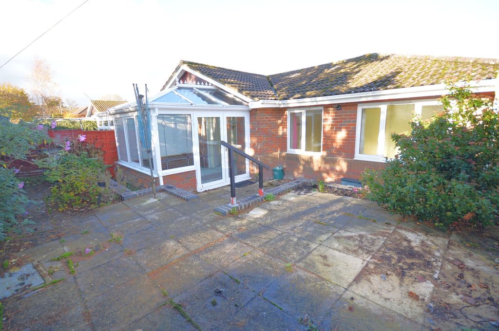 Property photo 2 of 11 Garden And Conservatory