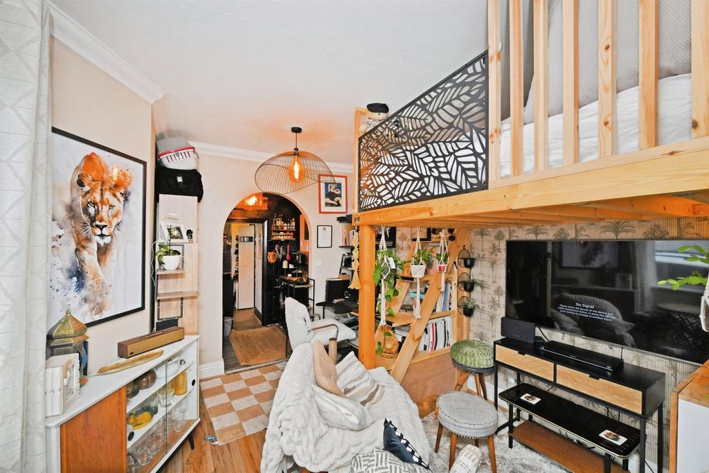 Property photo 3 of 13