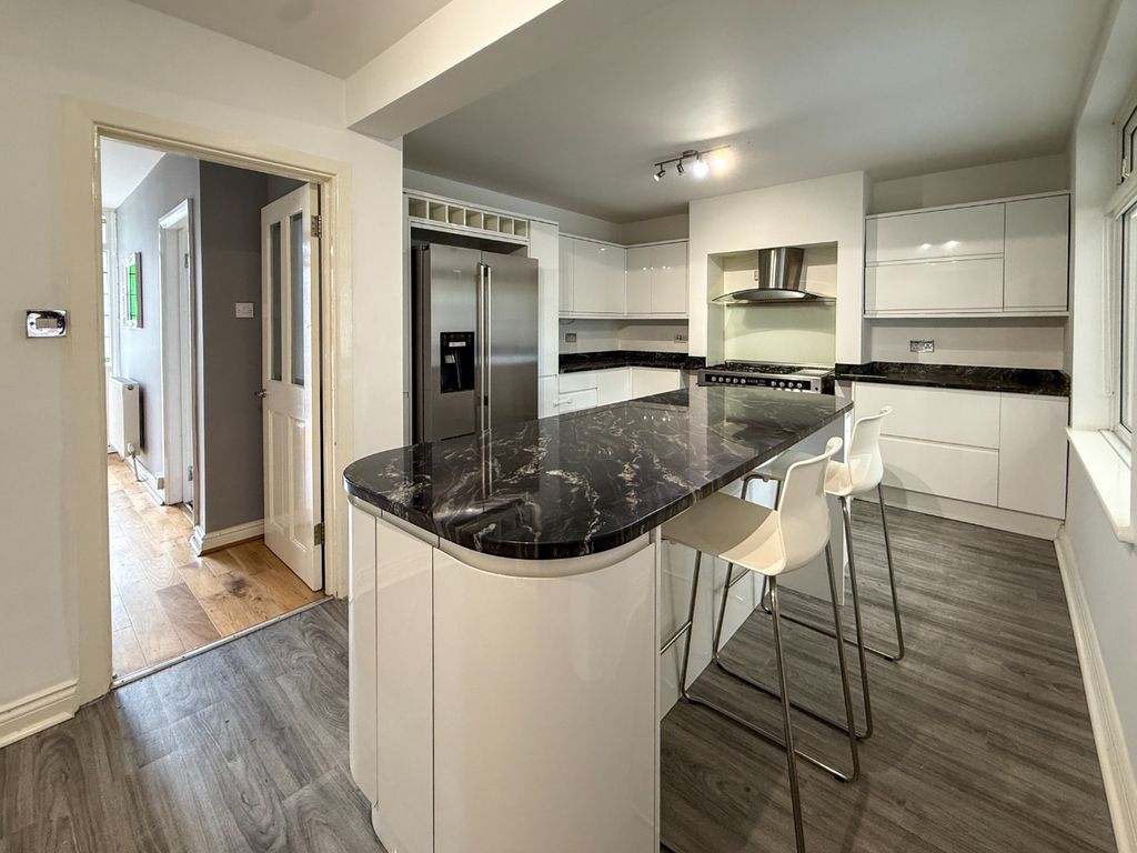 Property photo 2 of 27 4415543