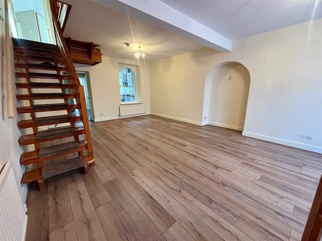 Property photo 2 of 16 Picture No. 04