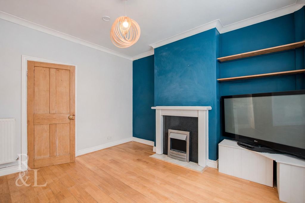 Property photo 2 of 12 A7F5d6F9-85B2-43E1-8Acb-E5E3d25d2127.Png