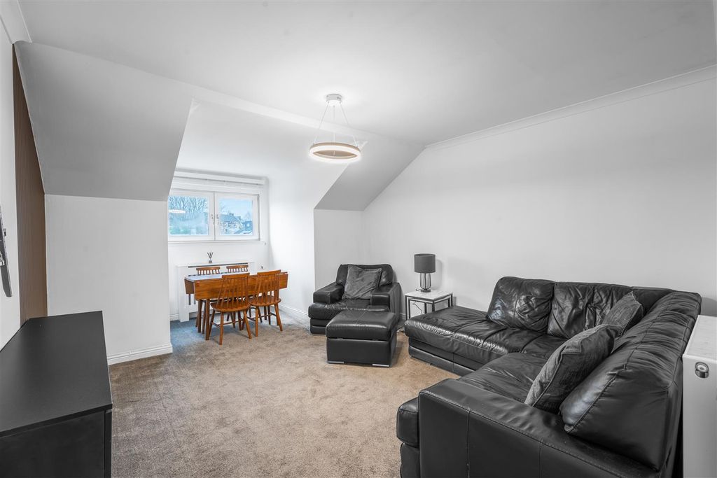 Property photo 3 of 10 Lounge.Jpg