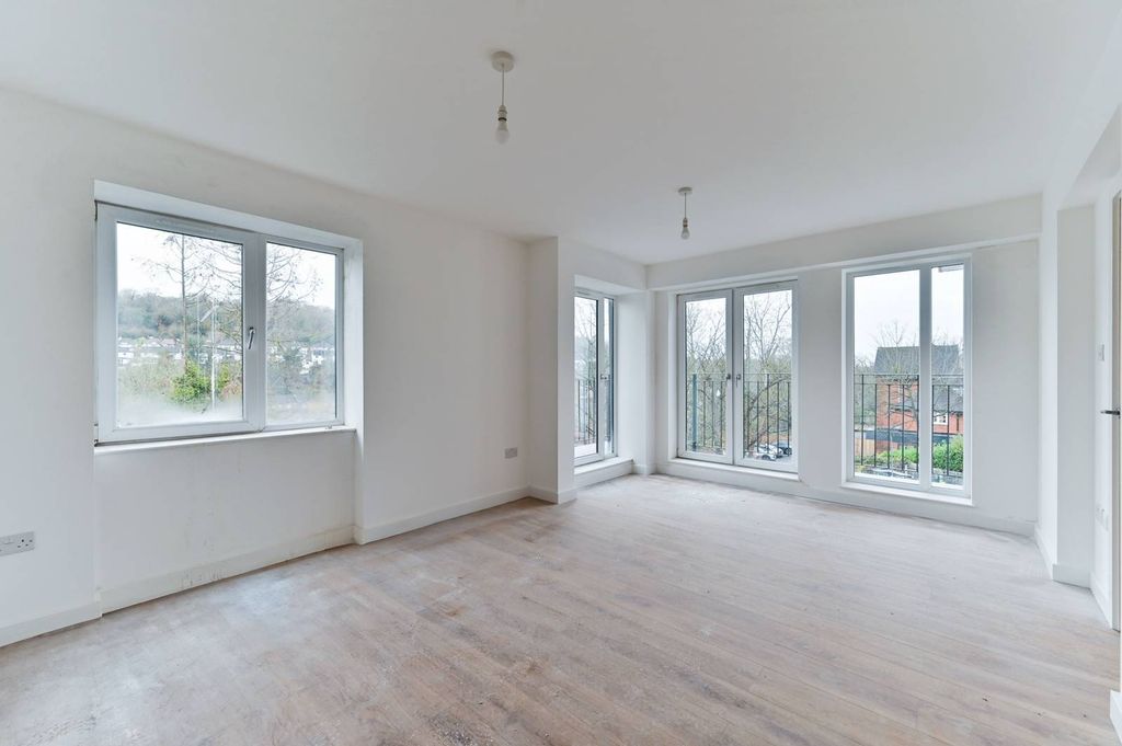 Property photo 3 of 8