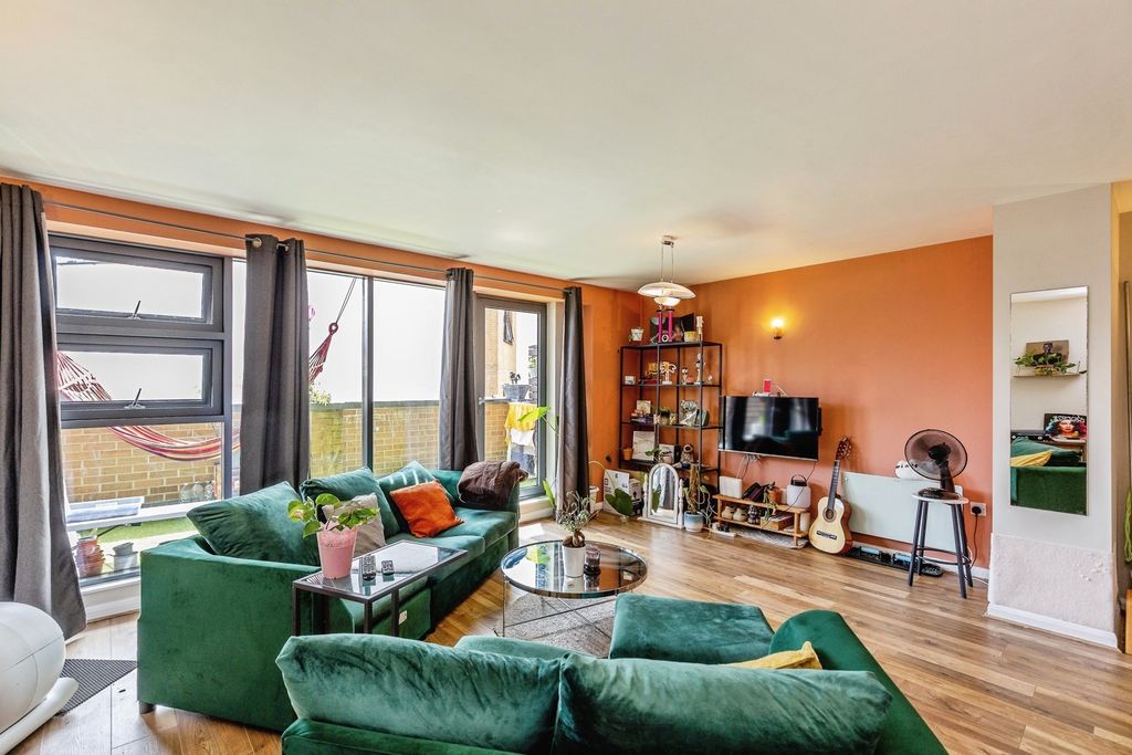 Property photo 3 of 13 Pbox-Img.Jpg