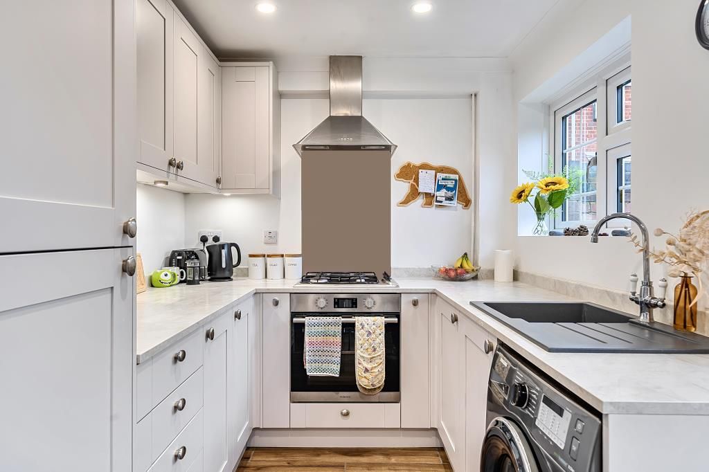 Property photo 2 of 21 Kitchen