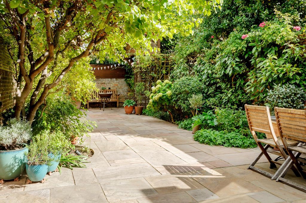 Property photo 2 of 26