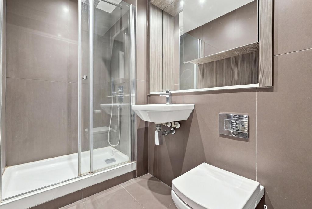 Property photo 2 of 15 Bathroom
