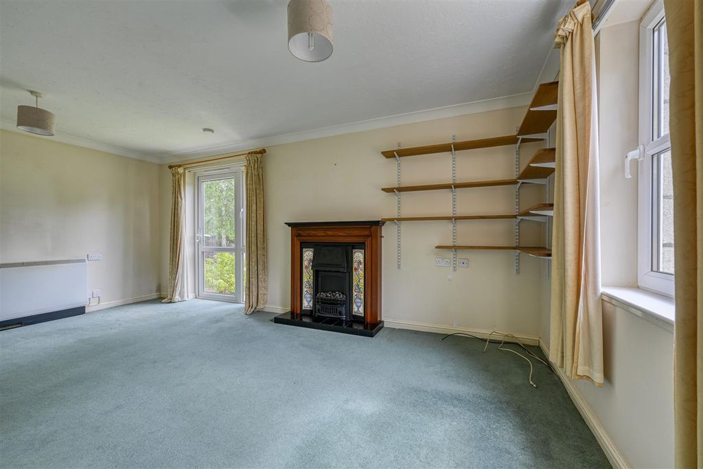 Property photo 3 of 10 Lounge