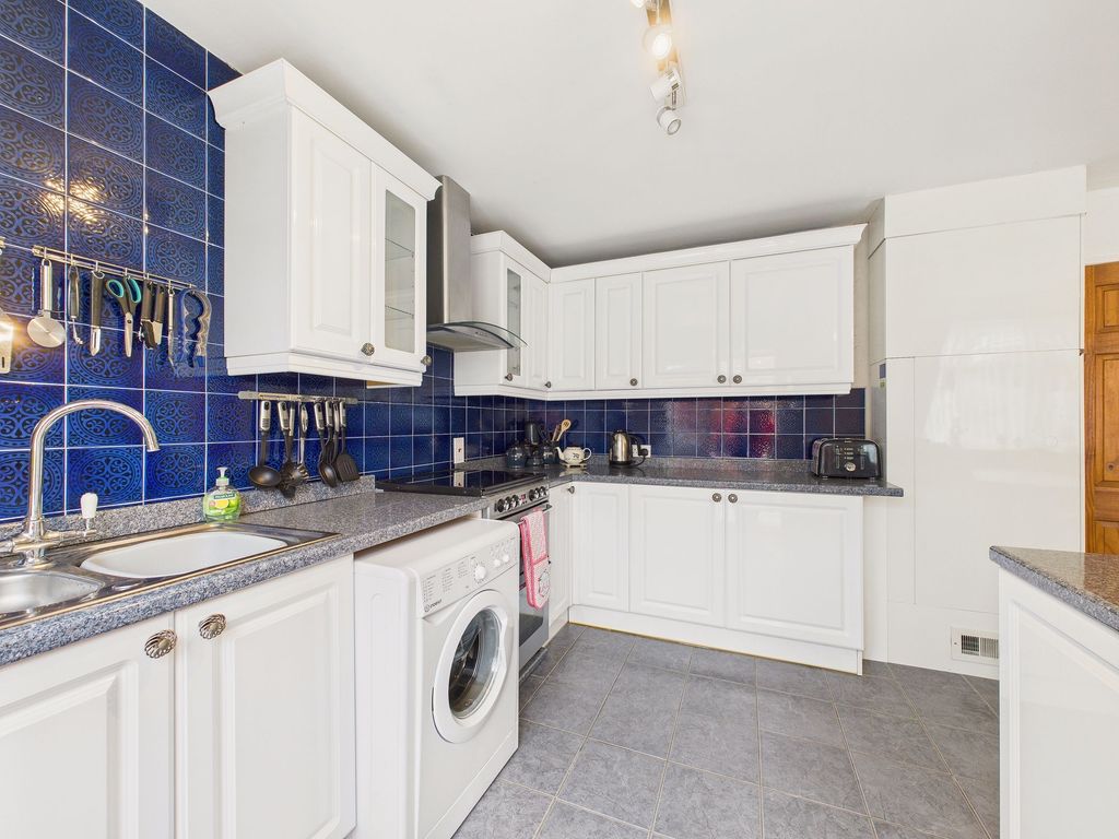 Property photo 3 of 11 Dining Kitchen