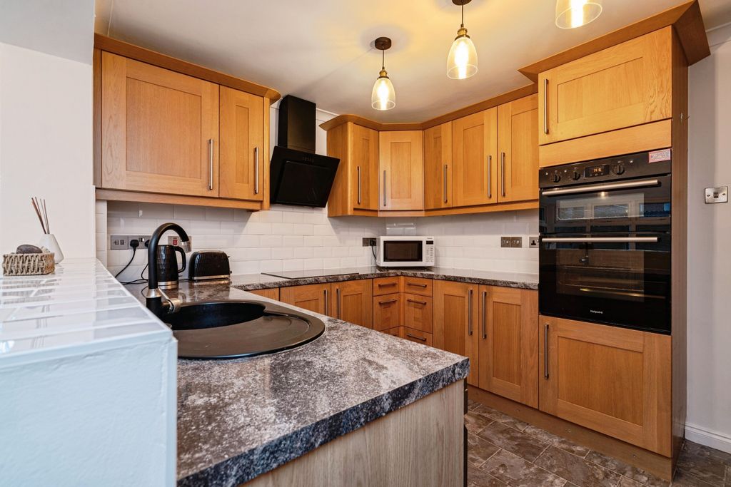 Property photo 2 of 20 Kitchen