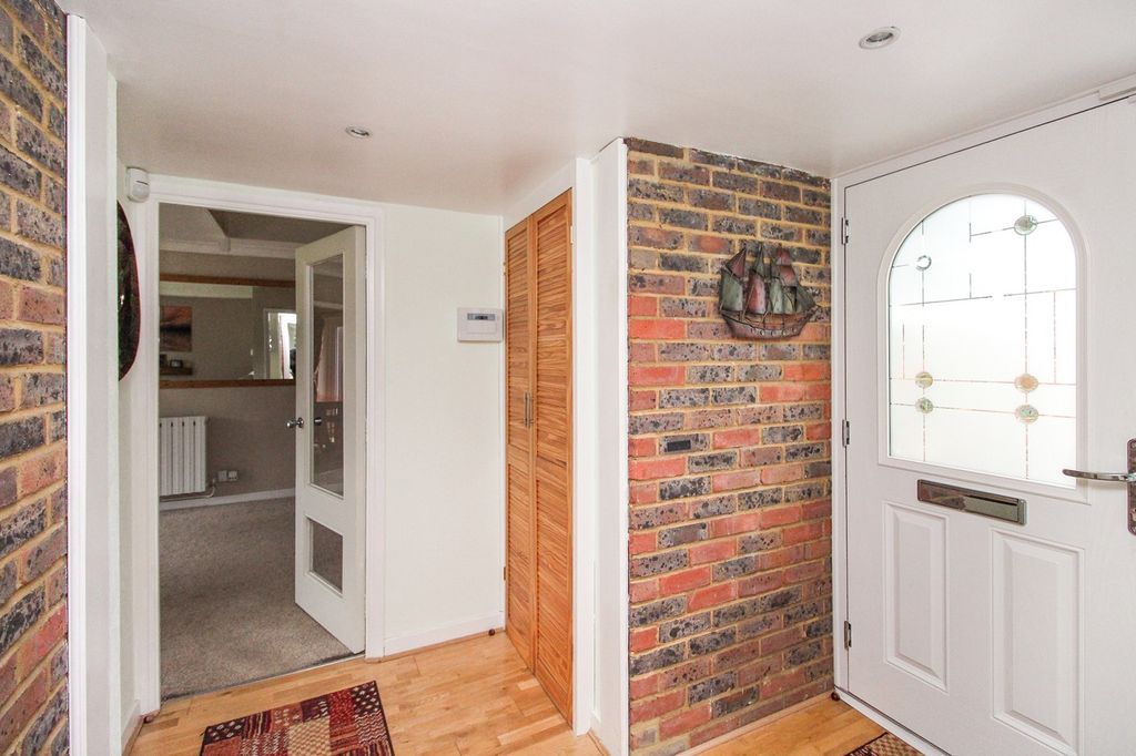 Property photo 2 of 19 Entrance Hall