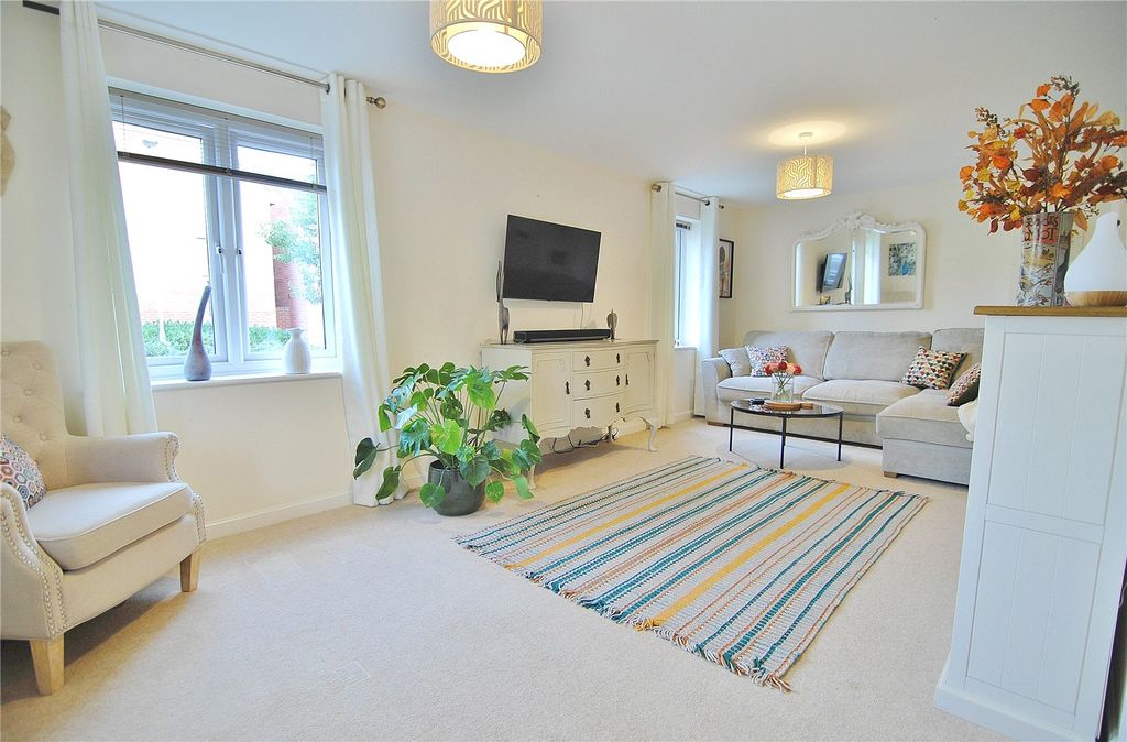 Property photo 2 of 15 Picture No. 24