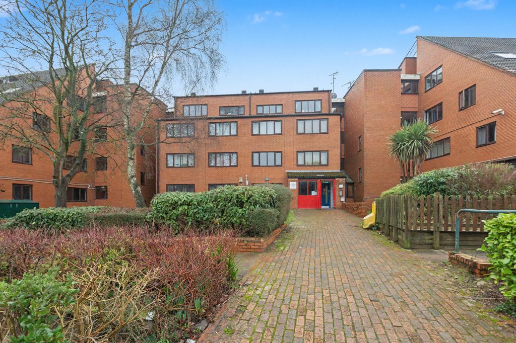 Property photo 1 of 19 Flat 49 Quartercroft, Pyramid Close, Weston Favell, Northampton Nn3 8Dp