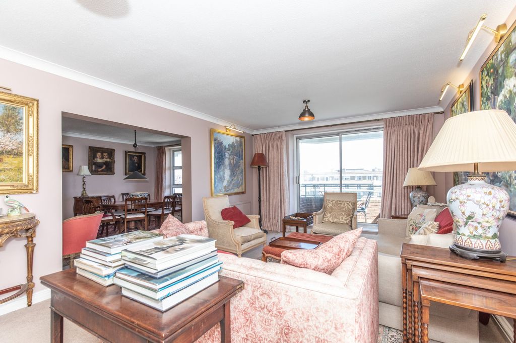 Property photo 2 of 40
