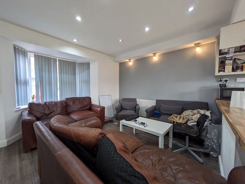 Property photo 3 of 17 Photo 6