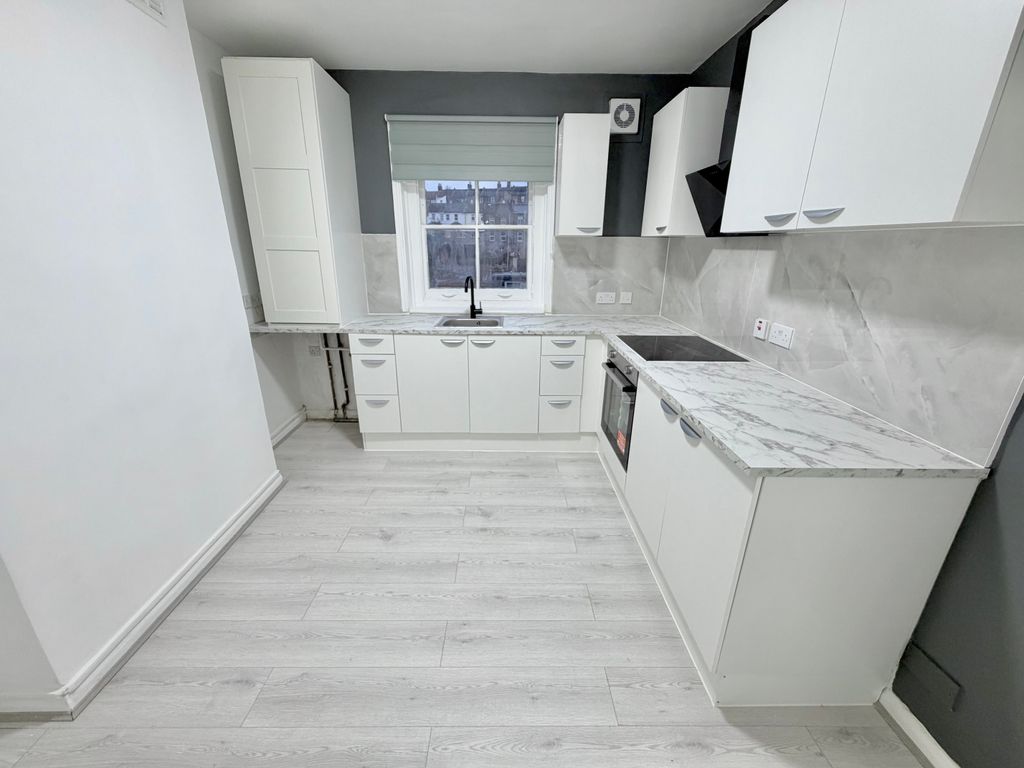 Property photo 3 of 34