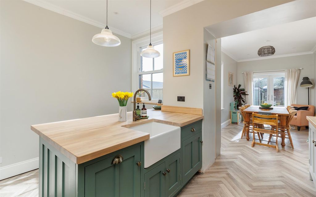 Property photo 3 of 14 Kitchen Dining Area