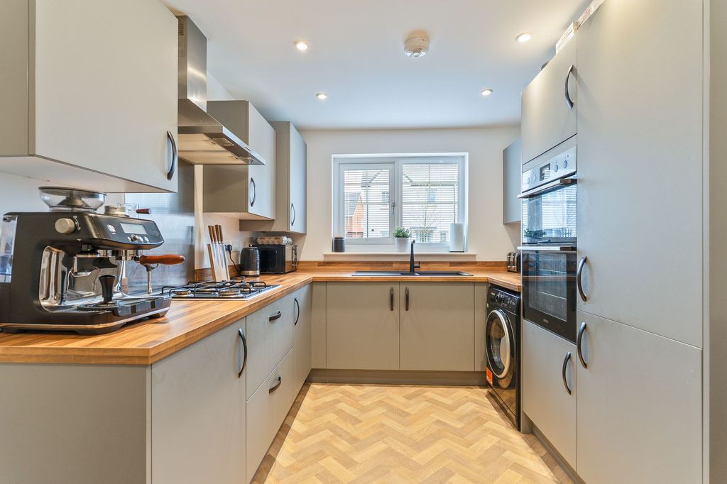 Property photo 3 of 21