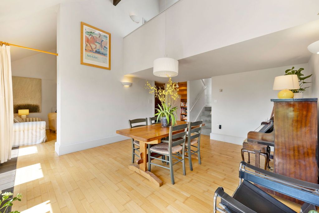 Property photo 3 of 44