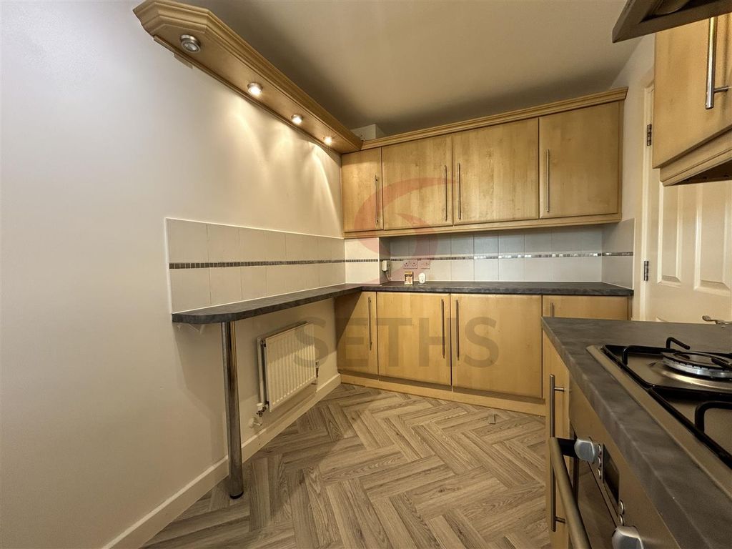 Property photo 3 of 17 Kitchen