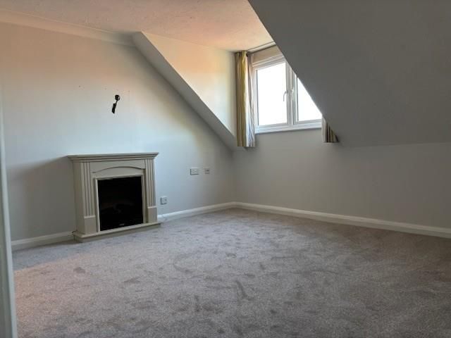 Property photo 2 of 8 Lounge