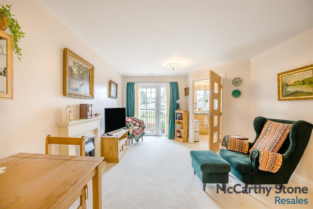 Property photo 3 of 34 8683560-Interior15.Jpg