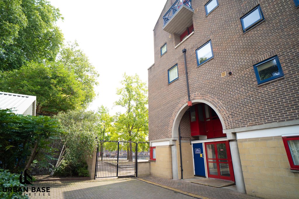 Property photo 2 of 18