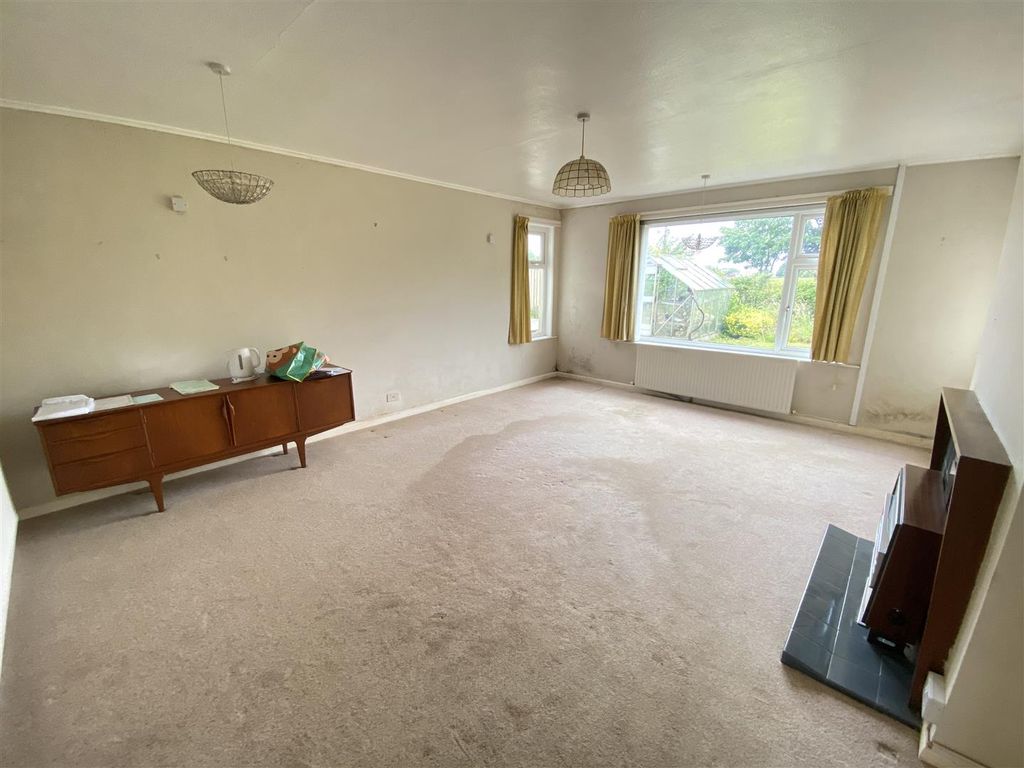 Property photo 2 of 20 Living Room