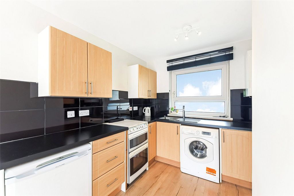 Property photo 3 of 14 Kitchen