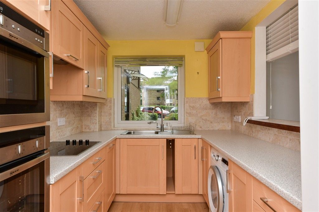 Property photo 2 of 9 Kitchen