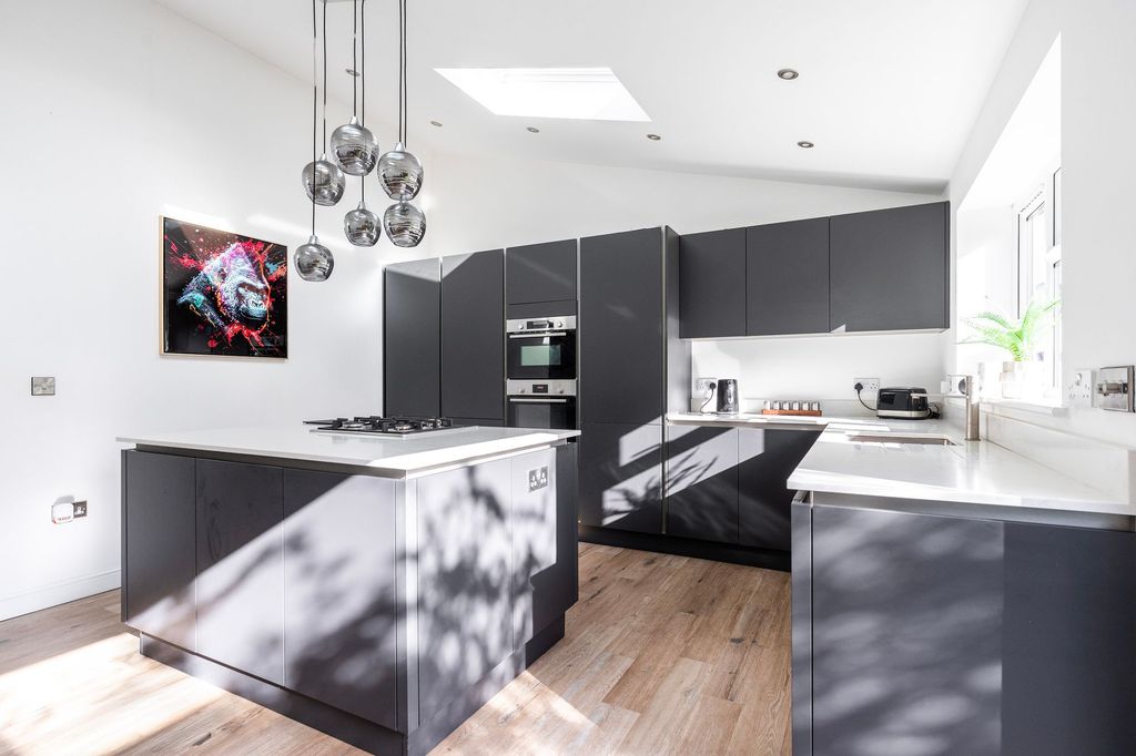 Property photo 3 of 24