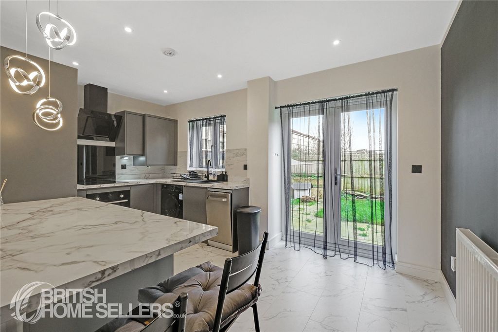 Property photo 3 of 12 Picture No. 14