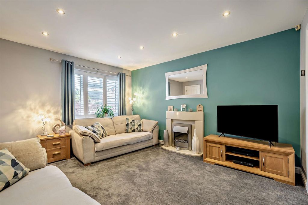 Property photo 2 of 20 8673416-Interior12-800.Jpg