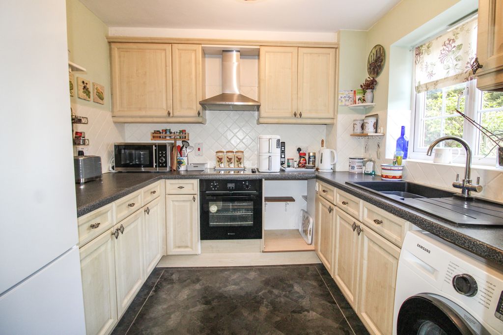 Property photo 3 of 14