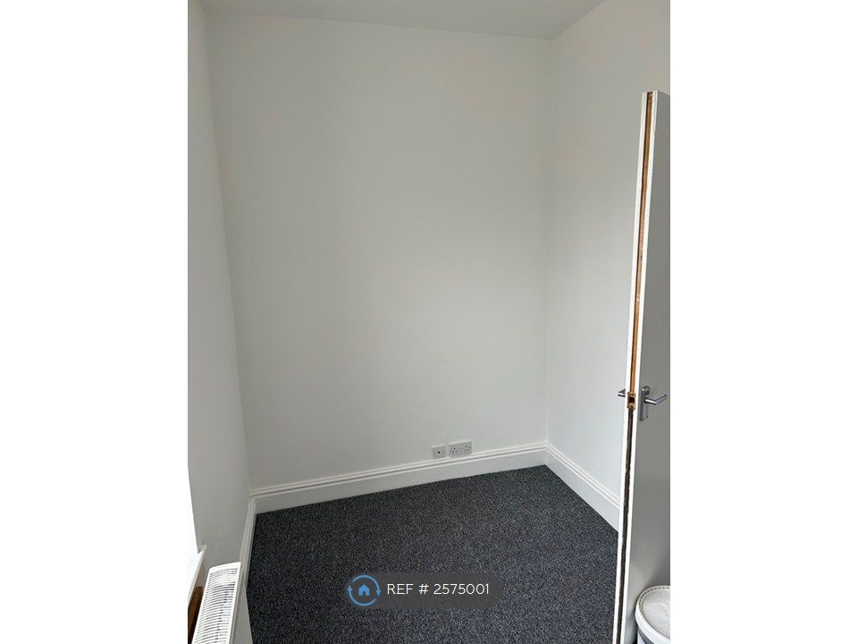 Property photo 2 of 33