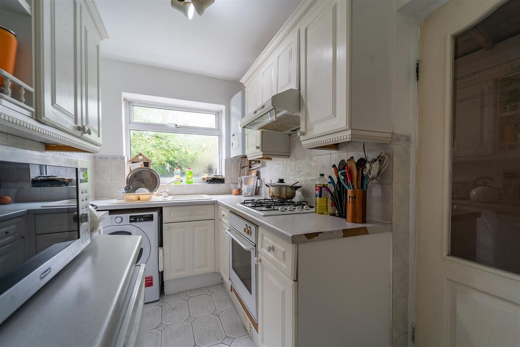 Property photo 3 of 20 Kitchen