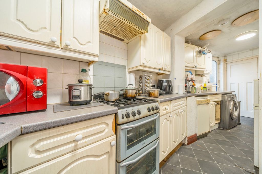 Property photo 3 of 8 Picture No. 28