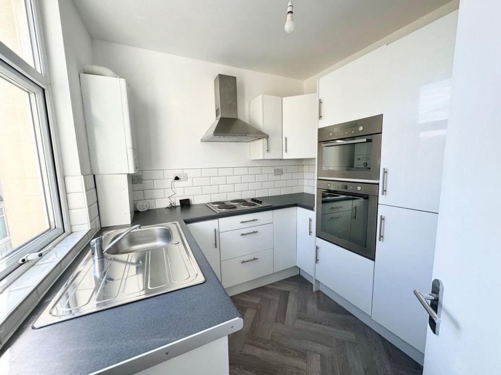 Property photo 2 of 6 Kitchen