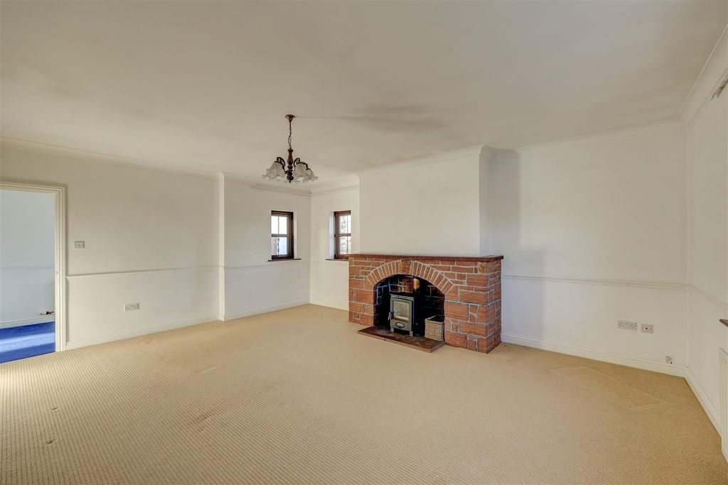 Property photo 3 of 25 Lounge