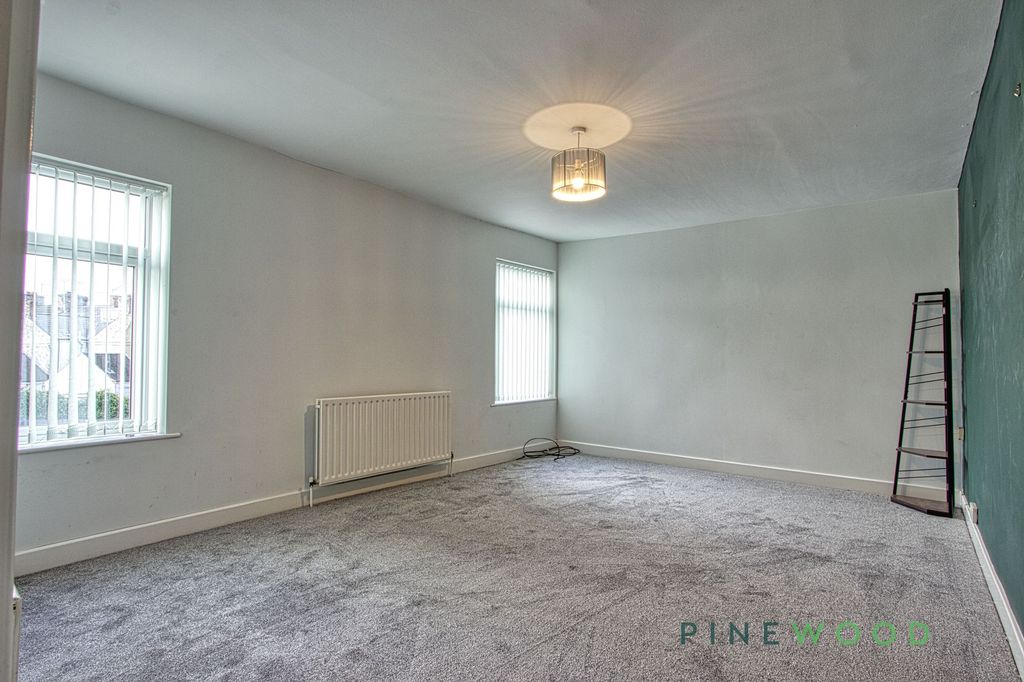 Property photo 3 of 10 Lounge