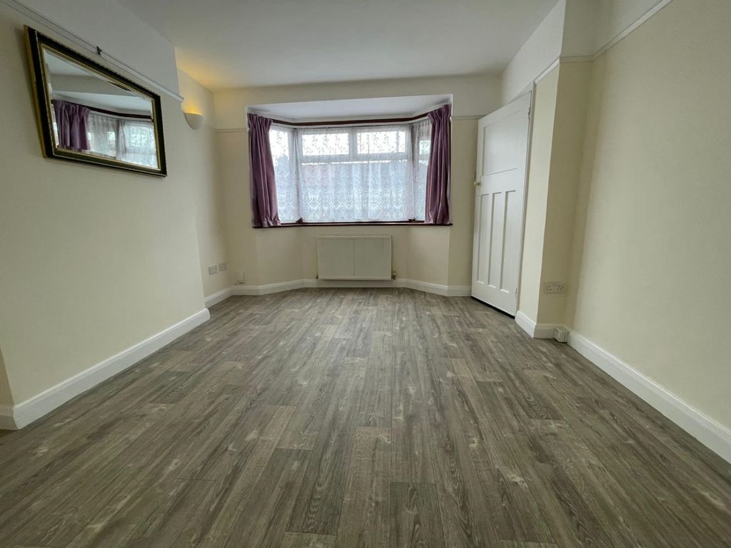 Property photo 2 of 9 60d48820-8c31-4336-8377-30E3F8Bc933A