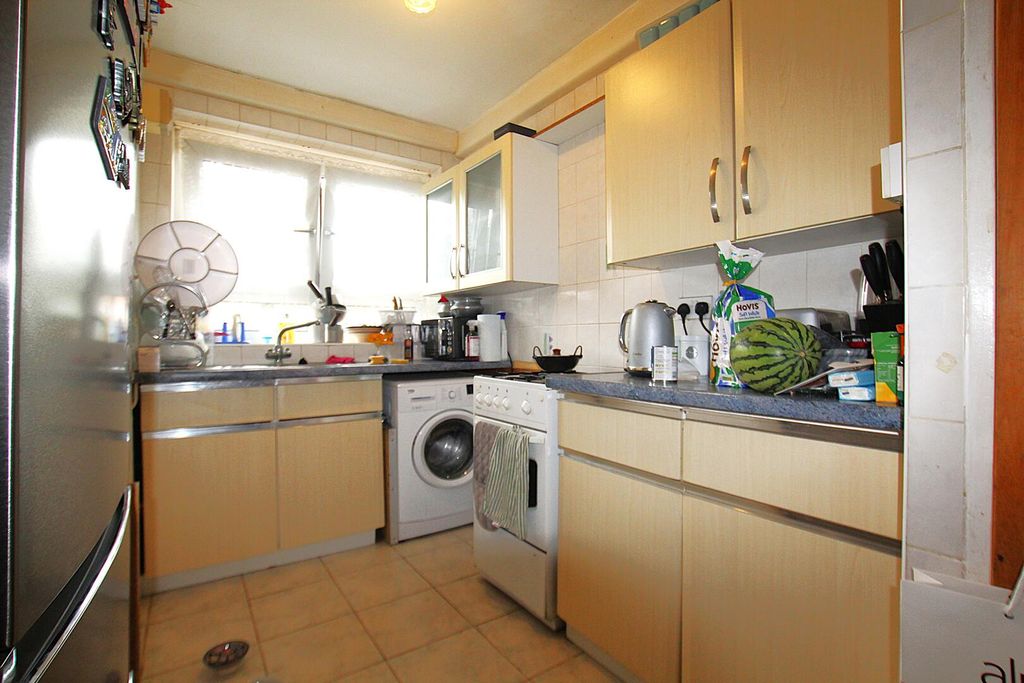 Property photo 3 of 6 Kitchen