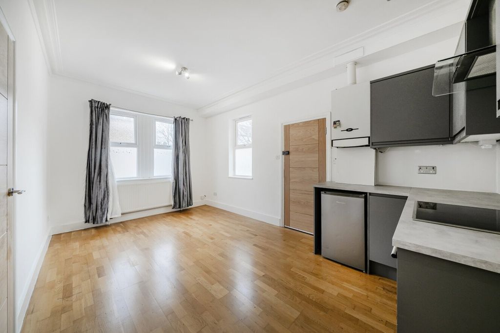 Property photo 2 of 9 Picture No. 14