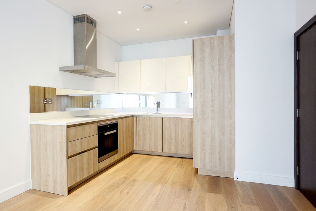 Property photo 3 of 9 102-Grand-Tower-S...