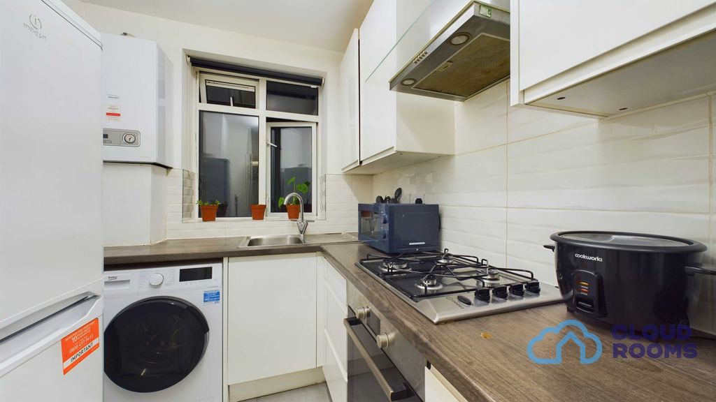 Property photo 3 of 6