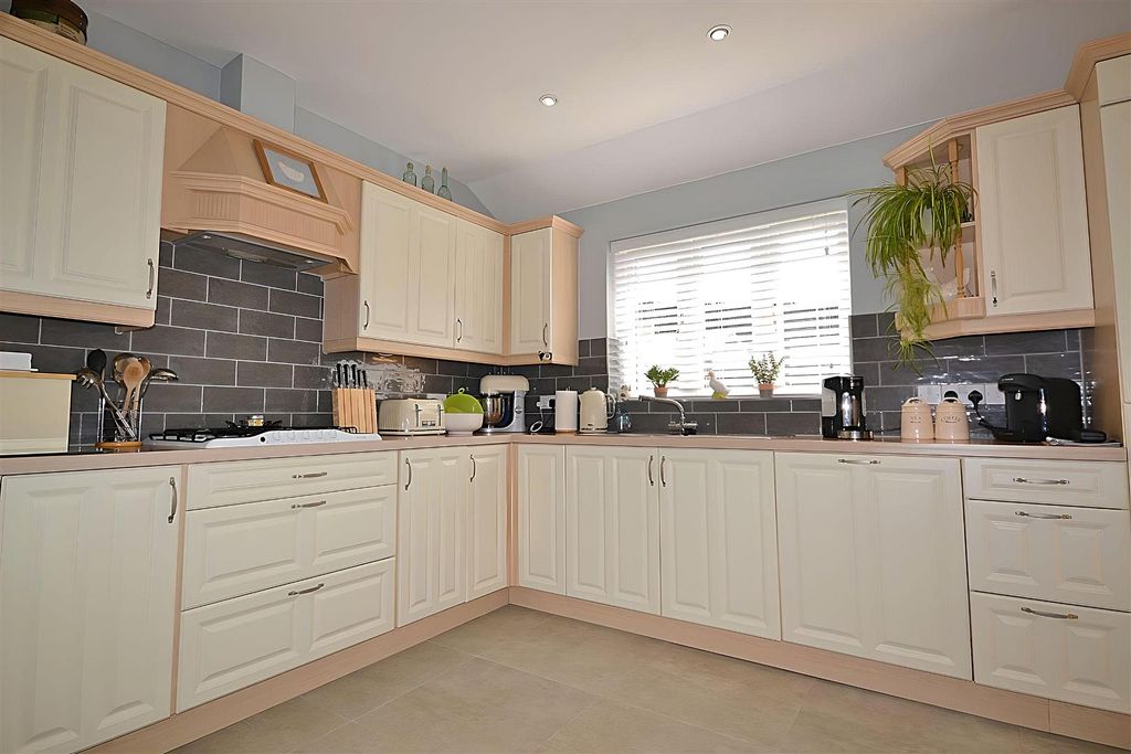 Property photo 2 of 15 11 (13).Jpg