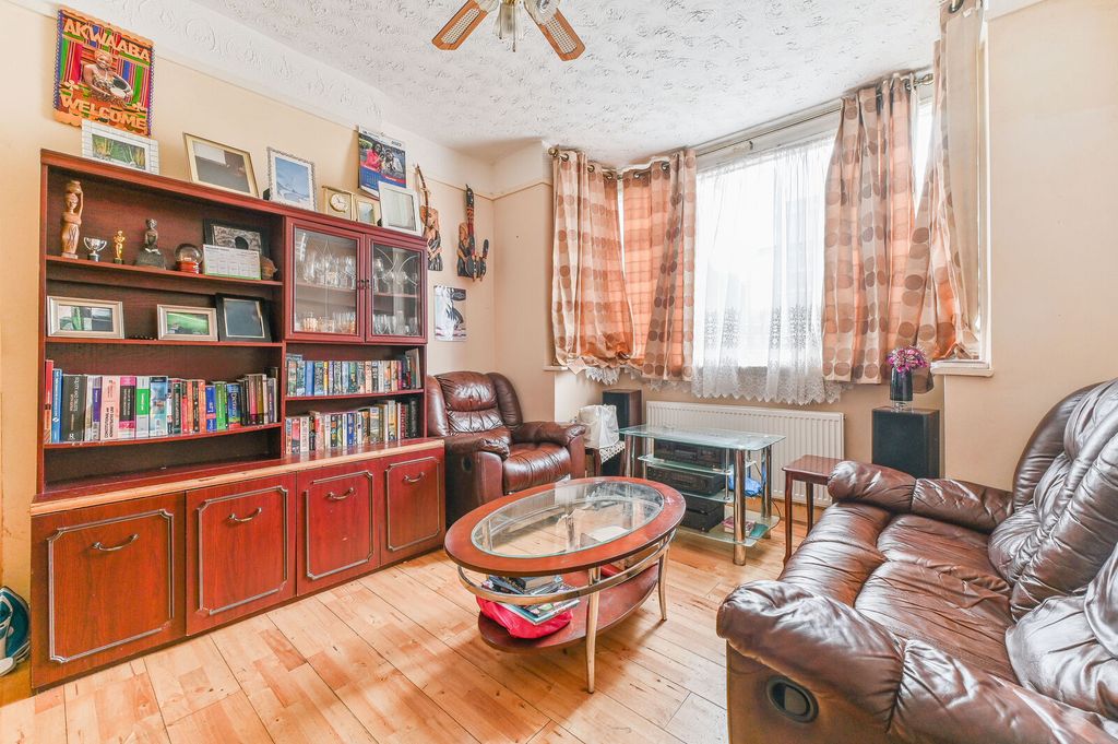 Property photo 2 of 11