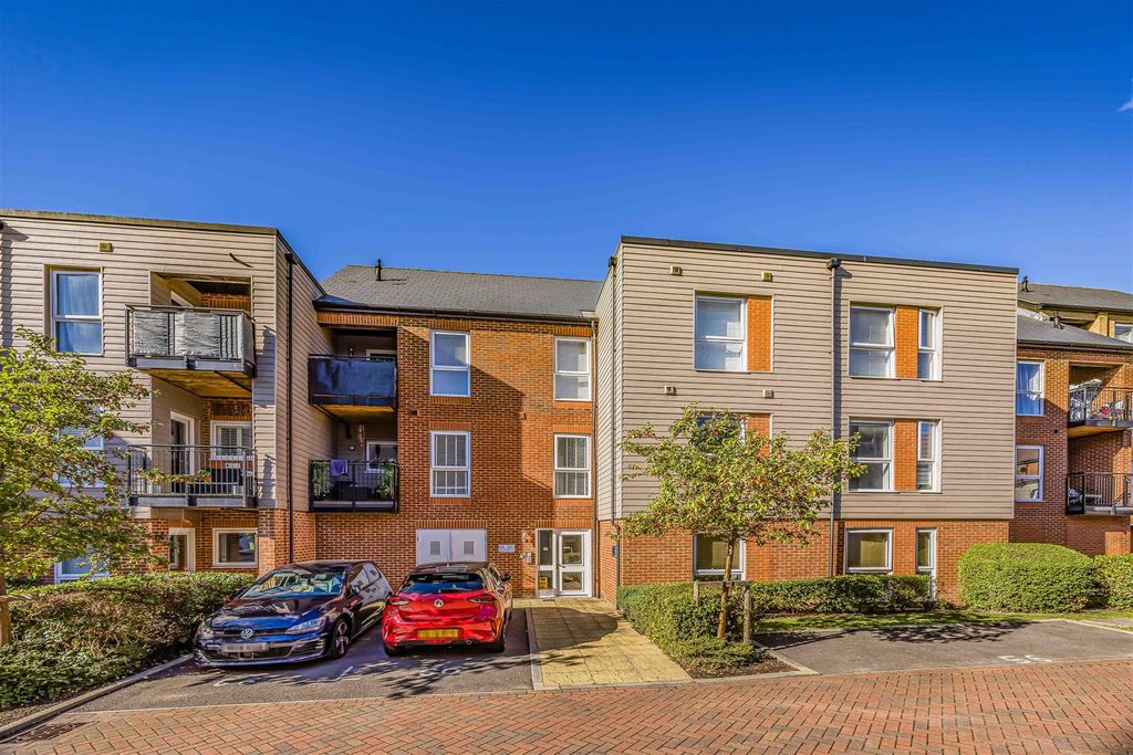 Property photo 1 of 13 Brunel Way, Bedhampton-Small-Porticomarketing-Nexa